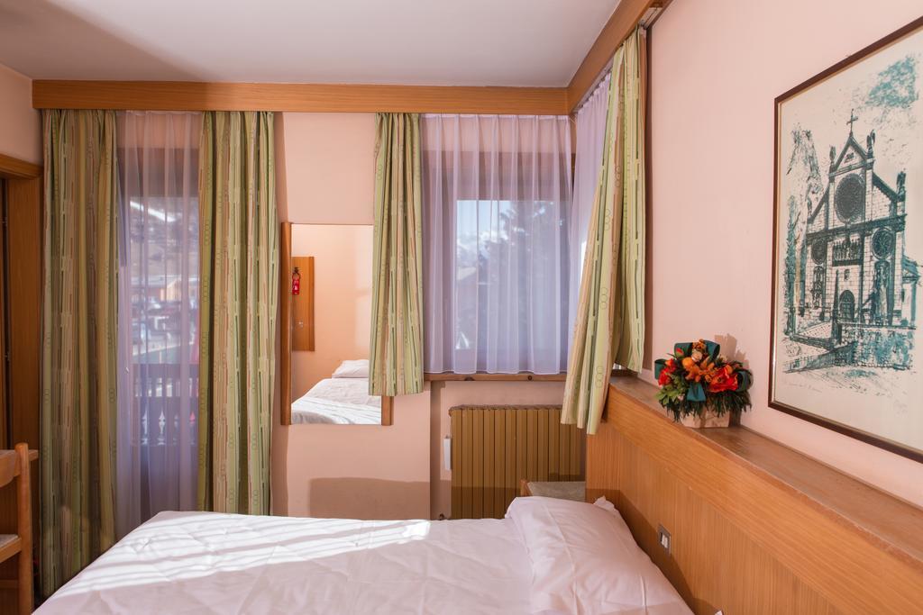 Hotel La Baita Livigno Quarto foto